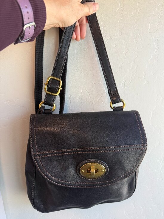 FOSSIL Handbags - FOSSIL Turnlock Smooth Leather Crossbody Bag w Multiple Compartments/Card Slots